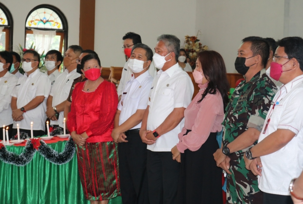 Bupati FDW Rayakan Natal Dengan Sederhana Di Tengah Pandemi