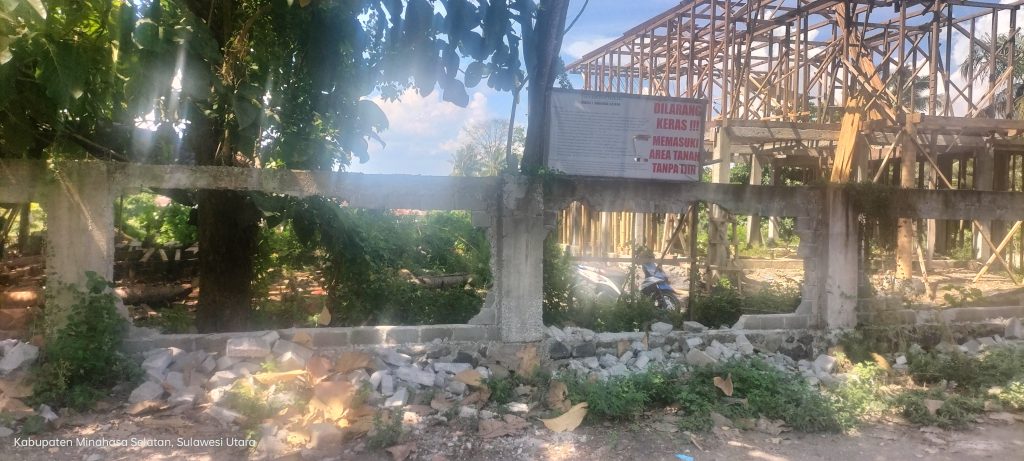 Polemik Perusakan Pagar ,Ini Penjelasan Pemerintah Desa Rumoong BawahPolemik Perusakan Pagar ,Ini Penjelasan Pemerintah Desa Rumoong Bawah