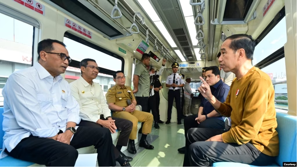 Jokowi Angkat Bicara Soal Kesalahan Desain Jembatan Lengkung LRT