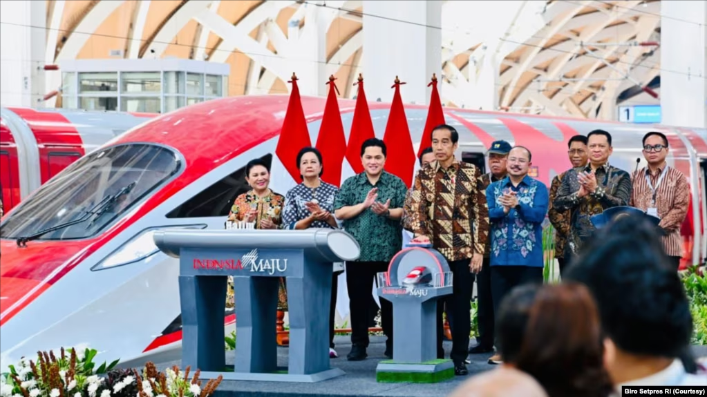 Jokowi Resmikan Kereta Cepat Jakarta-Bandung “Whoosh”