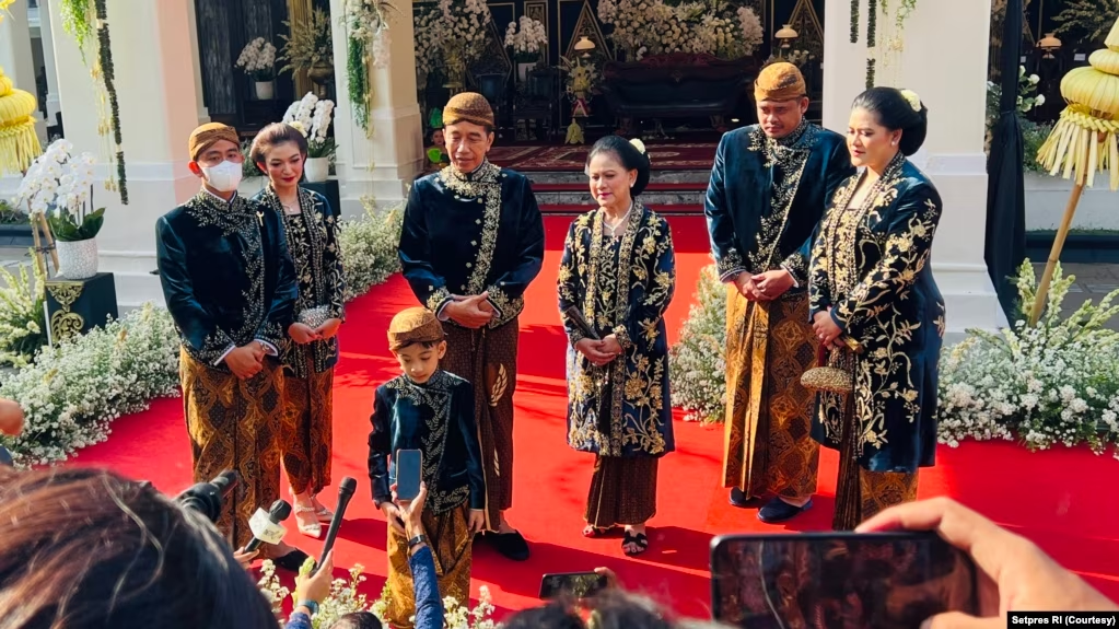 PDI-P dan PSI: Main Dua Kaki di Keluarga Jokowi   