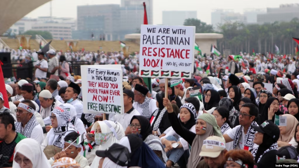 Gelar Aksi Bela Palestina, Ratusan Ribu Orang Padati Monas