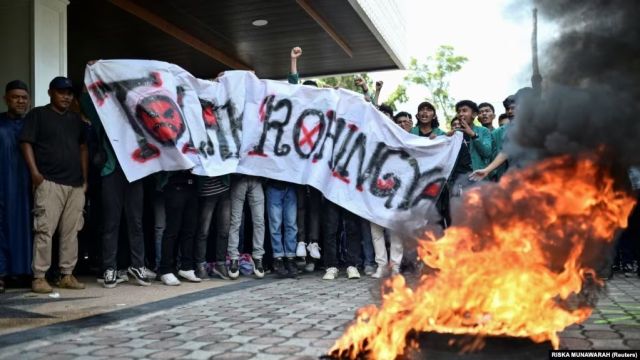 Berita Palsu dan Kebencian di Medsos Perburuk Sentimen Anti-Rohingya di Indonesia