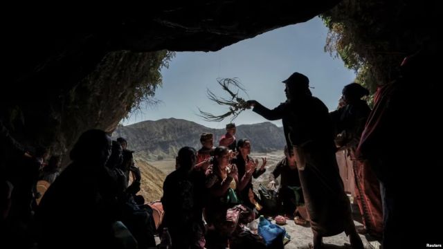 Masyarakat Tengger Gelar Upacara Ritual Minta Hujan