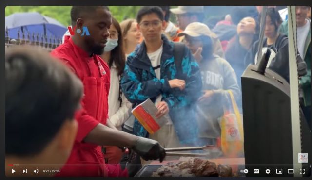 Jalan-Jalan Amerika; Dari Daging Panggang, Seni Indonesia Hingga Budaya Korea