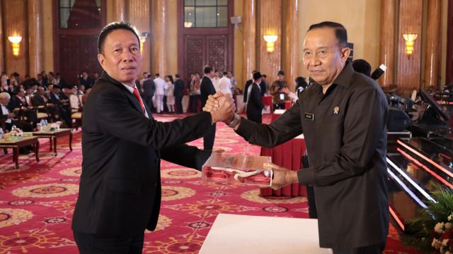 Bupati Minsel Franky Wongkar Terima Duplikat Bendera Pusaka dari Badan Pembinaan Ideologi Pancasila RI di Jakarta