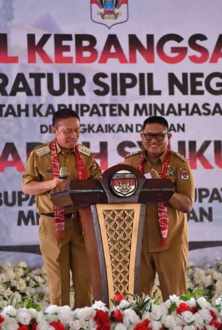 Dikawal Ribuan Masyarakat, FDW-TK Perdana Masuk Kantor