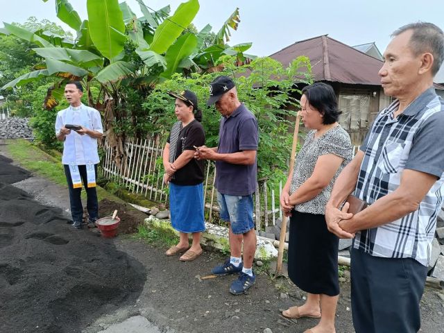 Bersumber Dari Dana Desa, Hukum Tua Desa Poopo, Nova Mongkau Merealisasikan Pembangunan Jalan Paving Stone