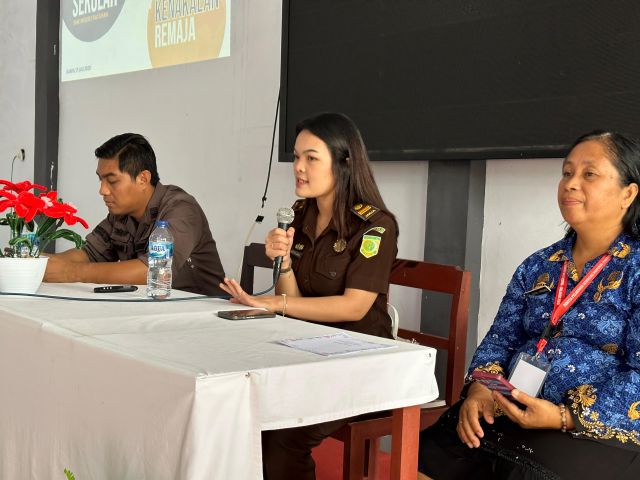 Kejari Minsel Laksanakan Giat Jaksa Masuk Sekolah Di SMK N 1 Ratahan