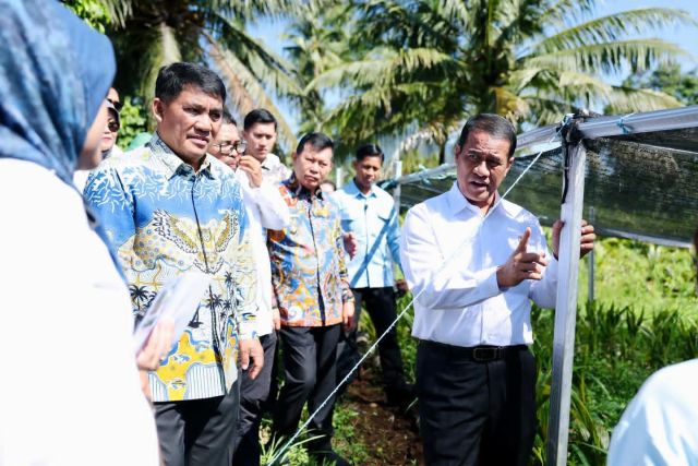 Plt Sekwan Niklas Silangen, S.Sos.M.Si Dan Pejabat Teras Pemprov Sulut Bersama Gubernur Dampingi Mentan Andi  Sulaiman