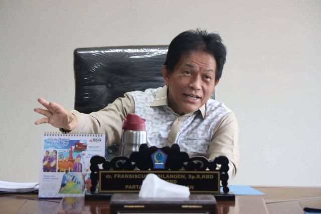 Bahas Agenda Penting Ketua DPRD Sulut dr Fransiskus Silangen, SpB-KBD Pimpin Rapat Komisi, AKD Dan Fraksi