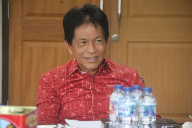 Ketua DPRD Fransiskus Silangen Pimpin Rapat Banmus