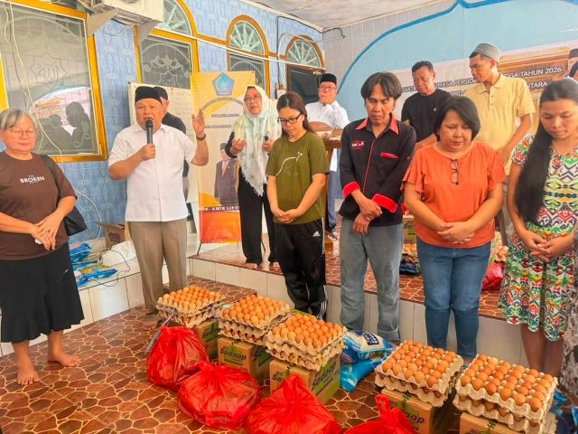 Serap Aspirasi Korban Kebakaran Pakowa–Aspol,Hj Amir Liputo Ikut Salurkan Langsung Bantuan Kemanusiaan