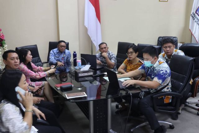 Sekwan Niklas Silangen, S. Sos. M. Si Pimpin Rapat  Sekretariat DPRD Sulawesi Utara